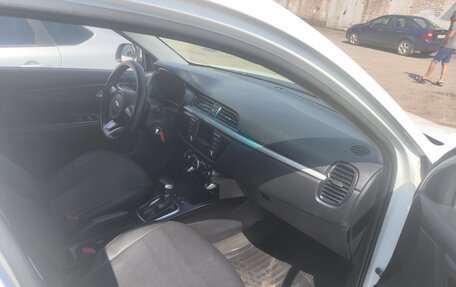 KIA Rio IV, 2018 год, 595 000 рублей, 5 фотография