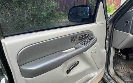 Chevrolet Tahoe II, 2003 год, 400 000 рублей, 31 фотография