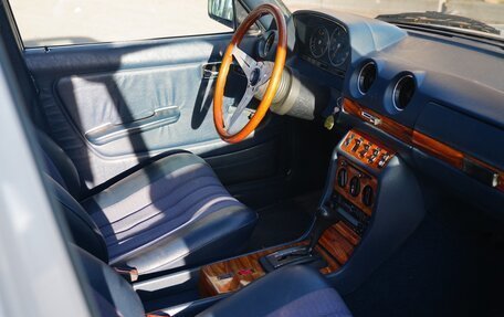 Mercedes-Benz W123, 1982 год, 750 000 рублей, 11 фотография