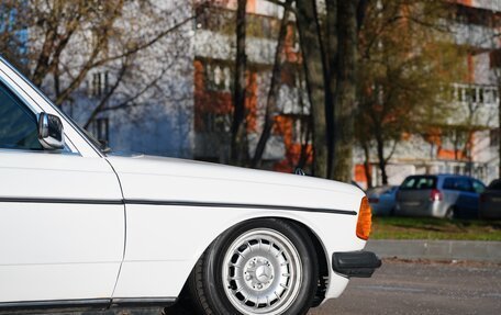 Mercedes-Benz W123, 1982 год, 750 000 рублей, 2 фотография