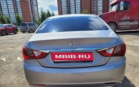 Hyundai Sonata VI, 2011 год, 680 000 рублей, 3 фотография