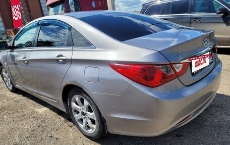 Hyundai Sonata VI, 2011 год, 680 000 рублей, 2 фотография