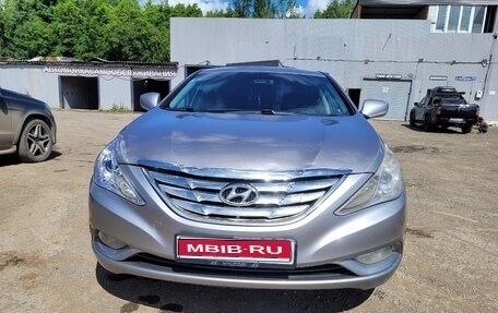 Hyundai Sonata VI, 2011 год, 680 000 рублей, 1 фотография
