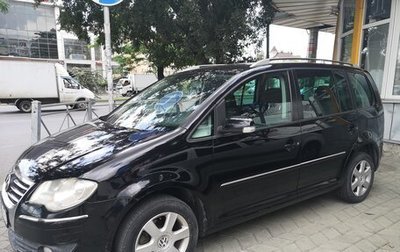 Volkswagen Touran III, 2006 год, 775 000 рублей, 1 фотография