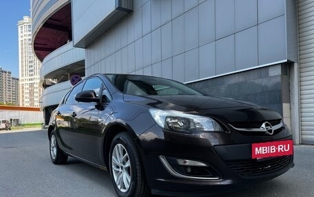 Opel Astra J, 2013 год, 699 999 рублей, 2 фотография