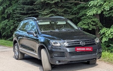 Volkswagen Touareg III, 2011 год, 1 690 000 рублей, 2 фотография