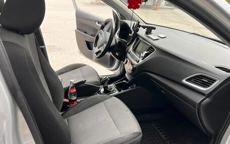 Hyundai Solaris II рестайлинг, 2018 год, 1 150 000 рублей, 18 фотография