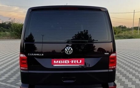 Volkswagen Caravelle T6 рестайлинг, 2015 год, 2 720 000 рублей, 4 фотография