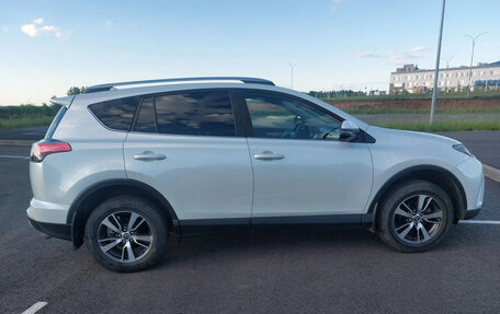 Toyota RAV4, 2019 год, 2 270 000 рублей, 4 фотография