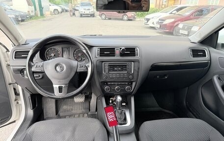 Volkswagen Jetta VI, 2013 год, 900 000 рублей, 12 фотография