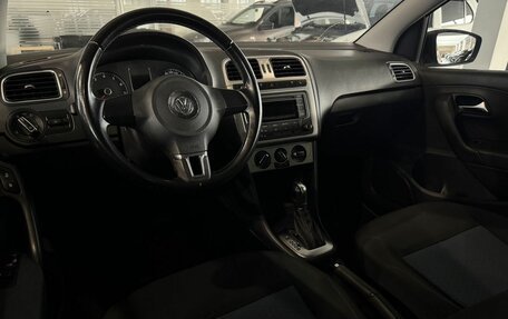 Volkswagen Polo VI (EU Market), 2013 год, 800 000 рублей, 10 фотография