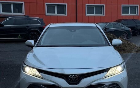 Toyota Camry, 2019 год, 2 200 000 рублей, 1 фотография