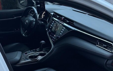 Toyota Camry, 2019 год, 2 200 000 рублей, 21 фотография