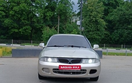 Mitsubishi Carisma I, 1998 год, 140 000 рублей, 1 фотография