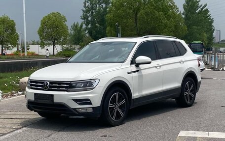 Volkswagen Tiguan II, 2021 год, 1 683 000 рублей, 1 фотография