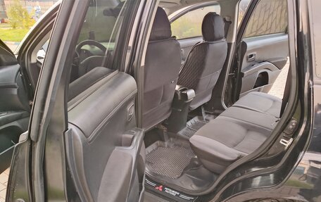 Mitsubishi Outlander III рестайлинг 3, 2010 год, 1 000 000 рублей, 12 фотография