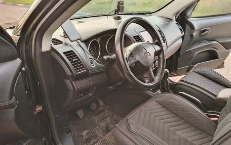 Mitsubishi Outlander III рестайлинг 3, 2010 год, 1 000 000 рублей, 10 фотография