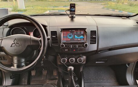 Mitsubishi Outlander III рестайлинг 3, 2010 год, 1 000 000 рублей, 15 фотография