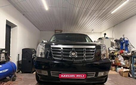 Cadillac Escalade III, 2010 год, 1 900 000 рублей, 4 фотография