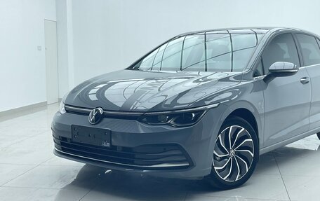 Volkswagen Golf VIII, 2022 год, 1 735 000 рублей, 2 фотография