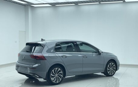 Volkswagen Golf VIII, 2022 год, 1 735 000 рублей, 6 фотография