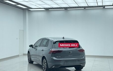 Volkswagen Golf VIII, 2022 год, 1 735 000 рублей, 10 фотография