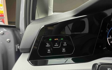 Volkswagen Golf VIII, 2022 год, 1 735 000 рублей, 21 фотография