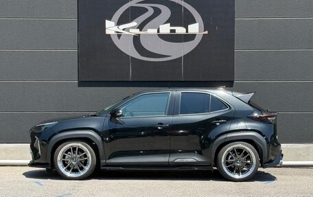 Toyota Yaris Cross, 2022 год, 1 605 000 рублей, 2 фотография
