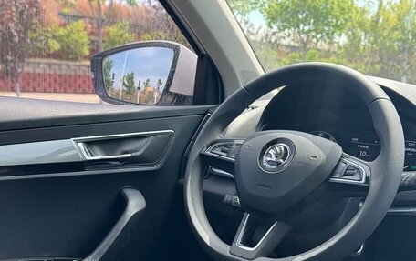 Skoda Karoq I, 2022 год, 1 660 000 рублей, 9 фотография