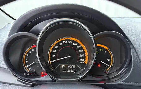 Toyota Yaris XP150 рестайлинг, 2022 год, 949 100 рублей, 4 фотография