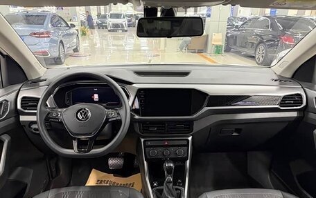 Volkswagen T-Cross I, 2023 год, 1 470 000 рублей, 8 фотография