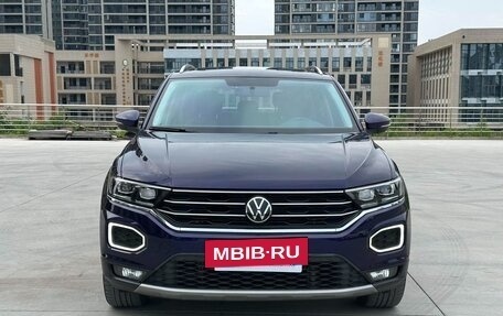 Volkswagen T-Roc I, 2023 год, 1 480 000 рублей, 2 фотография