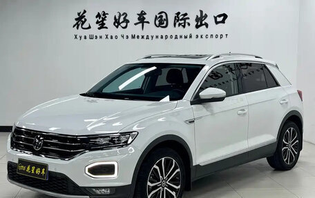 Volkswagen T-Roc I, 2023 год, 1 695 000 рублей, 3 фотография