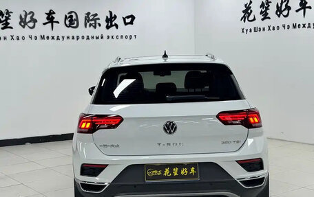Volkswagen T-Roc I, 2023 год, 1 695 000 рублей, 7 фотография