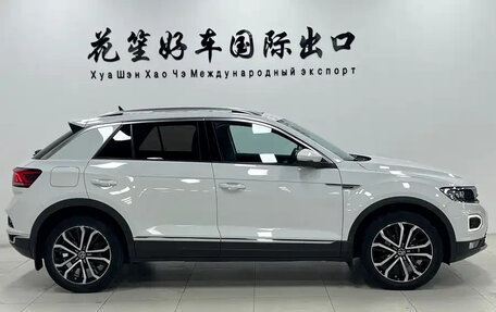 Volkswagen T-Roc I, 2023 год, 1 695 000 рублей, 6 фотография