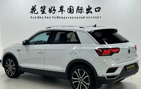 Volkswagen T-Roc I, 2023 год, 1 695 000 рублей, 4 фотография