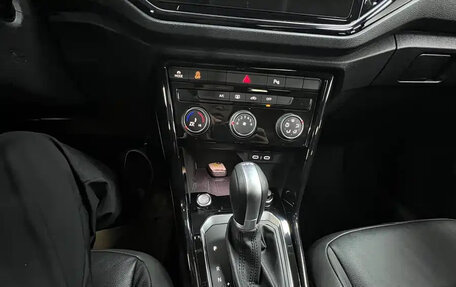 Volkswagen T-Roc I, 2023 год, 1 695 000 рублей, 10 фотография