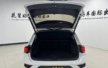 Volkswagen T-Roc I, 2023 год, 1 695 000 рублей, 17 фотография
