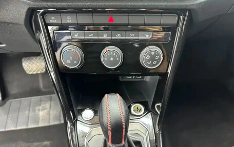 Volkswagen T-Roc I, 2022 год, 1 550 000 рублей, 9 фотография