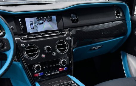 Rolls-Royce Cullinan, 2024 год, 44 900 000 рублей, 21 фотография
