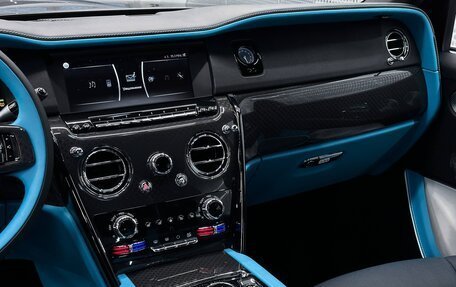 Rolls-Royce Cullinan, 2024 год, 44 900 000 рублей, 19 фотография