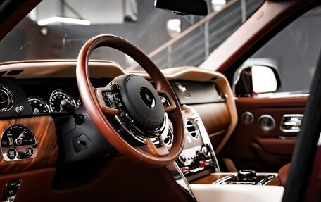 Rolls-Royce Cullinan, 2020 год, 33 900 000 рублей, 18 фотография