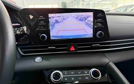 Hyundai Elantra, 2023 год, 1 490 000 рублей, 12 фотография