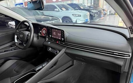 Hyundai Elantra, 2023 год, 1 490 000 рублей, 11 фотография