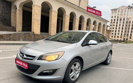 Opel Astra J, 2013 год, 720 000 рублей, 1 фотография
