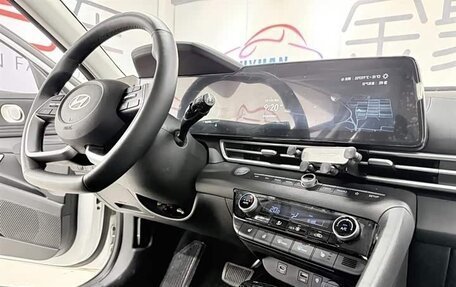 Hyundai Elantra, 2023 год, 1 300 000 рублей, 9 фотография