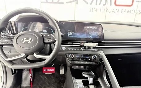 Hyundai Elantra, 2023 год, 1 300 000 рублей, 8 фотография