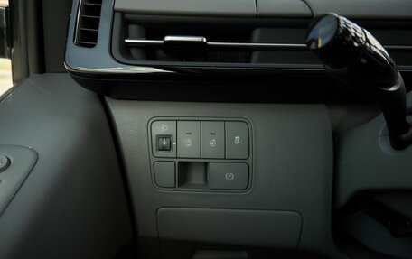 Hyundai Staria, 2024 год, 6 490 000 рублей, 12 фотография