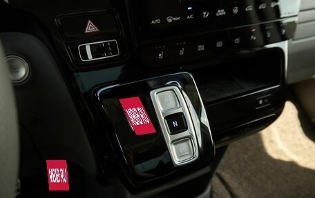 Hyundai Staria, 2024 год, 6 490 000 рублей, 10 фотография