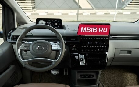 Hyundai Staria, 2024 год, 6 490 000 рублей, 8 фотография